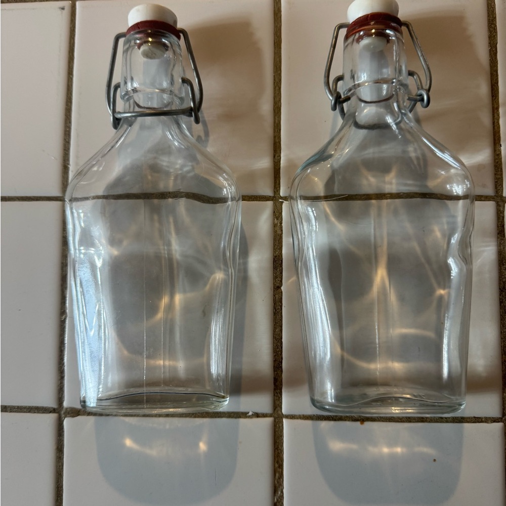 Rocco Glass Swing Top Bottles - Clear 8.5 oz in great condition (set of 2)